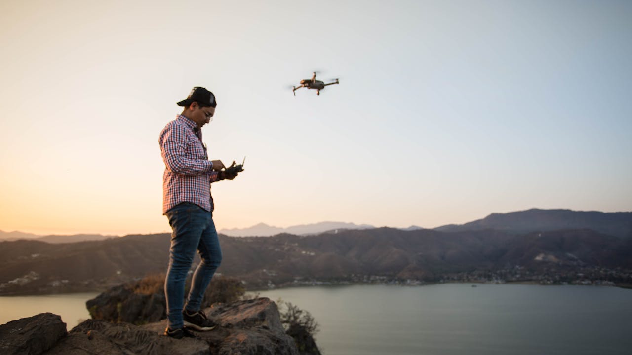 Privé Vantage drone operator in the field